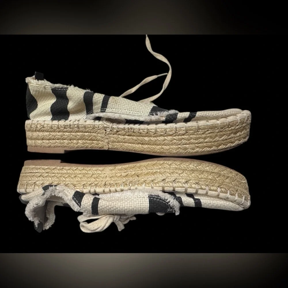 DV Close Toed Black Cream Striped Espadrilles w Platform and Laces Size 6.5 ws17